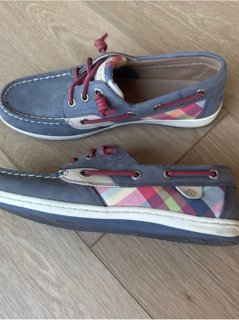 Sperry Lt blue and Plaid Boat Shoes with Pink Laces and Multicolor Tongue - Picture 2 of 3